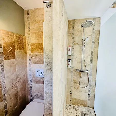Maison En Pierre, Piscine, ヴィラ *