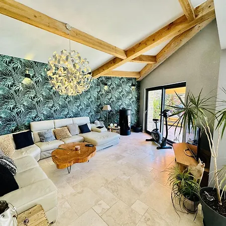 Maison En Pierre, Piscine, * ビュイ・レ・バロニ