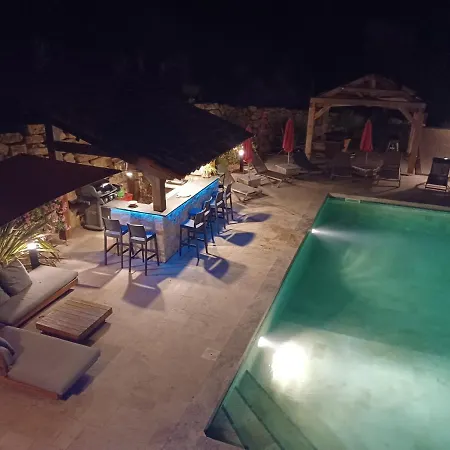 Maison En Pierre, Piscine, Villa *