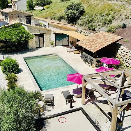 Maison En Pierre, Piscine, فيلة