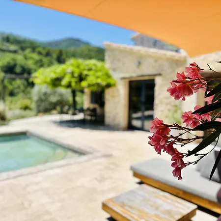 Maison En Pierre, Piscine, بوي ليه باروني