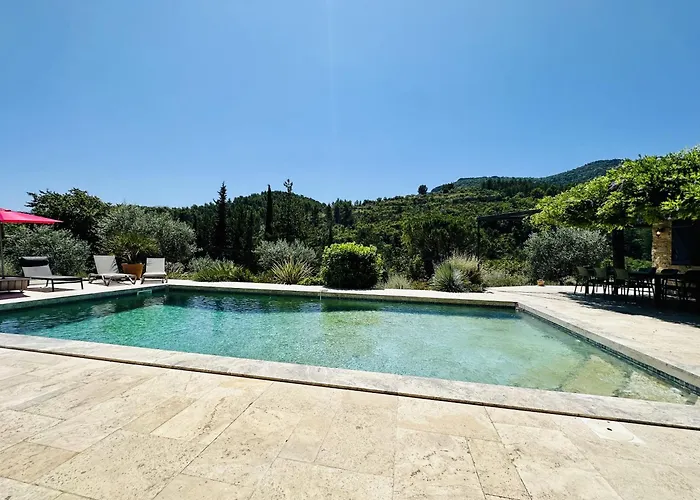 Maison En Pierre, Piscine,